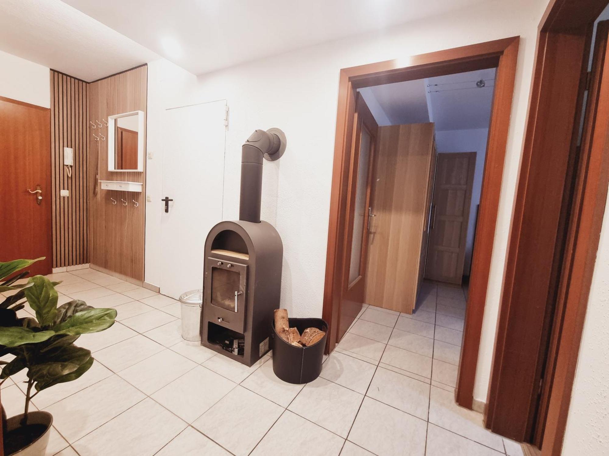 Tom's Apartment *