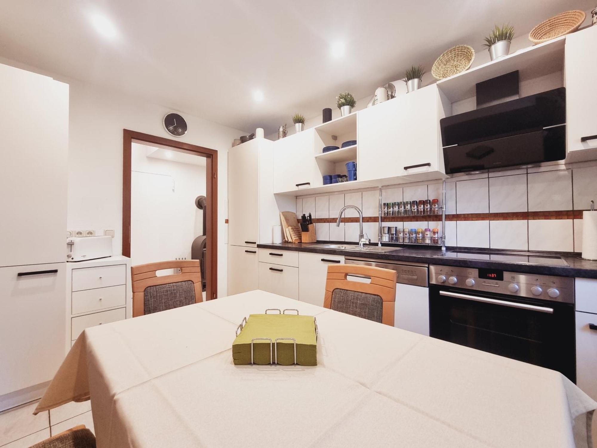 Tom's Apartment *